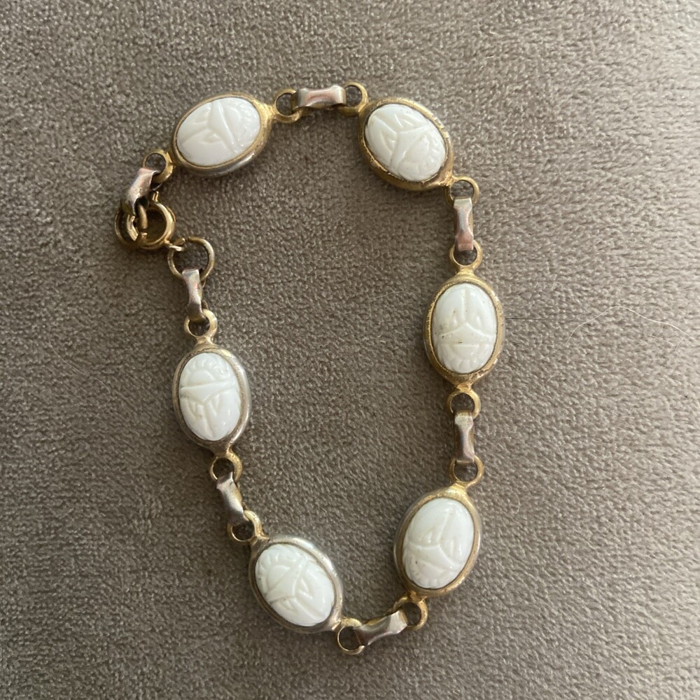 VINTAGE GOLD TONE Milk Glass Big CARVED STONE SCARAB BEETLE BRACELET REALLY NICE